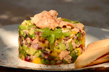 Tartar de Salmón ahumado, mango y palta